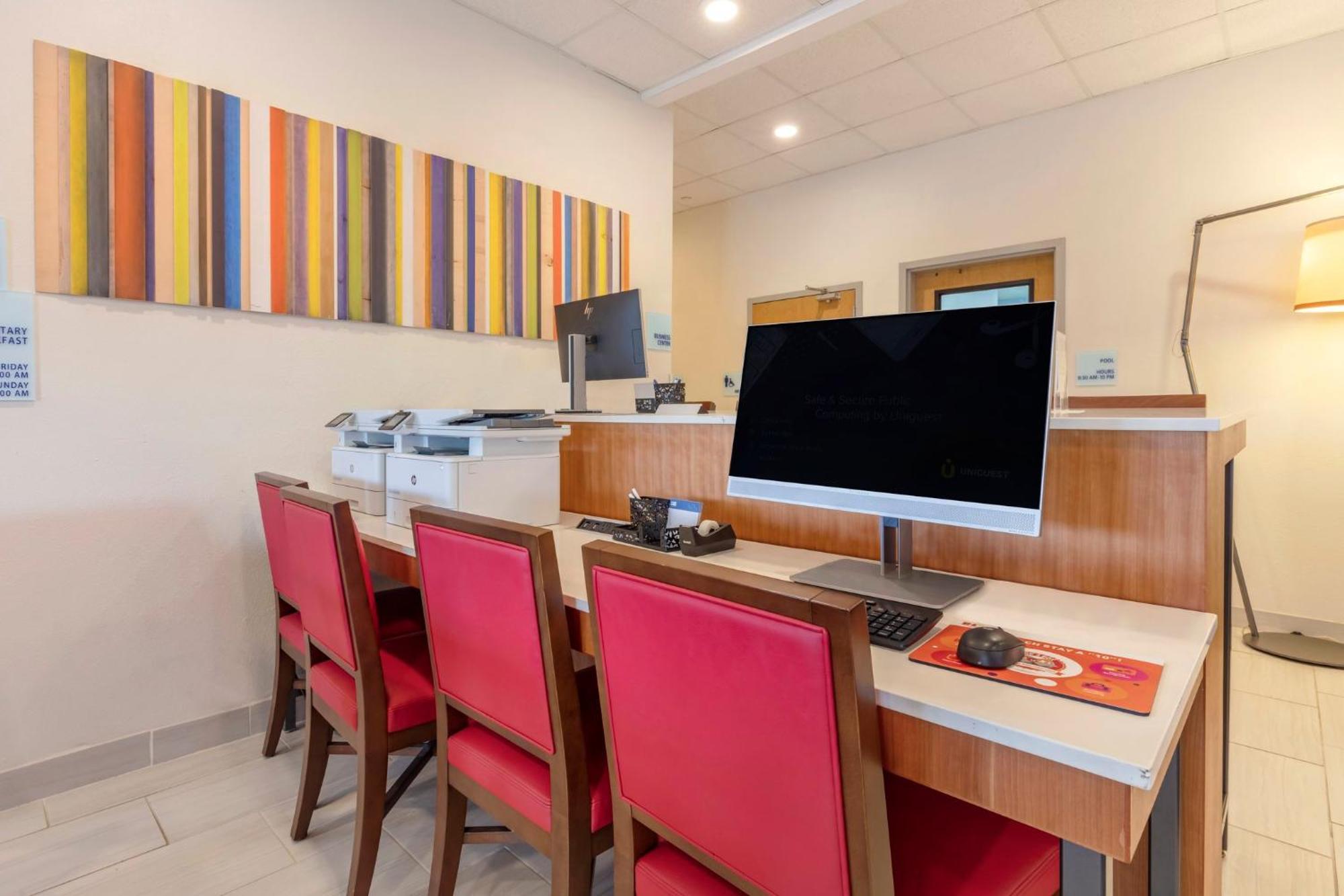 Holiday Inn Express Metropolis By Ihg Buitenkant foto