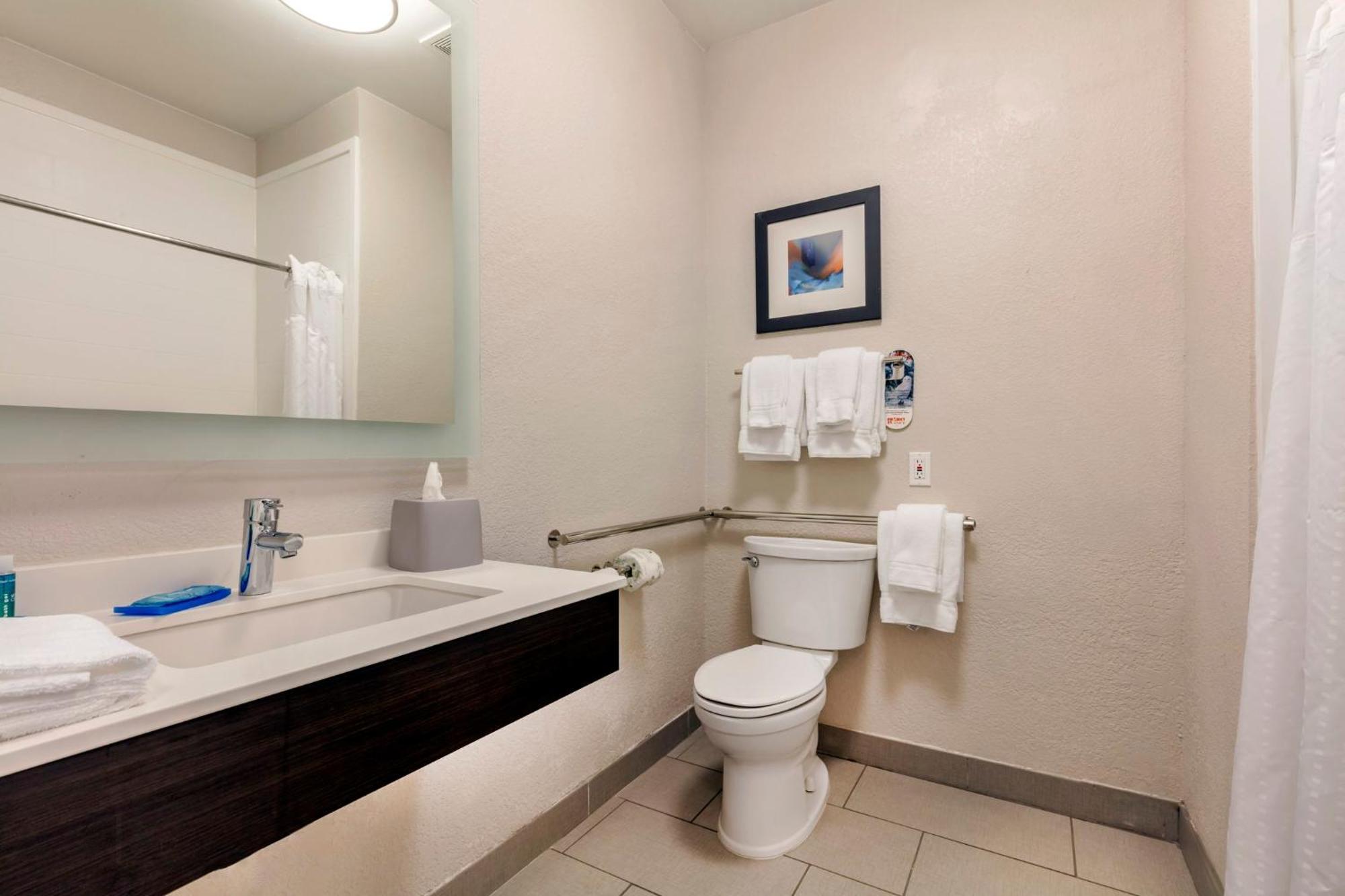 Holiday Inn Express Metropolis By Ihg Buitenkant foto