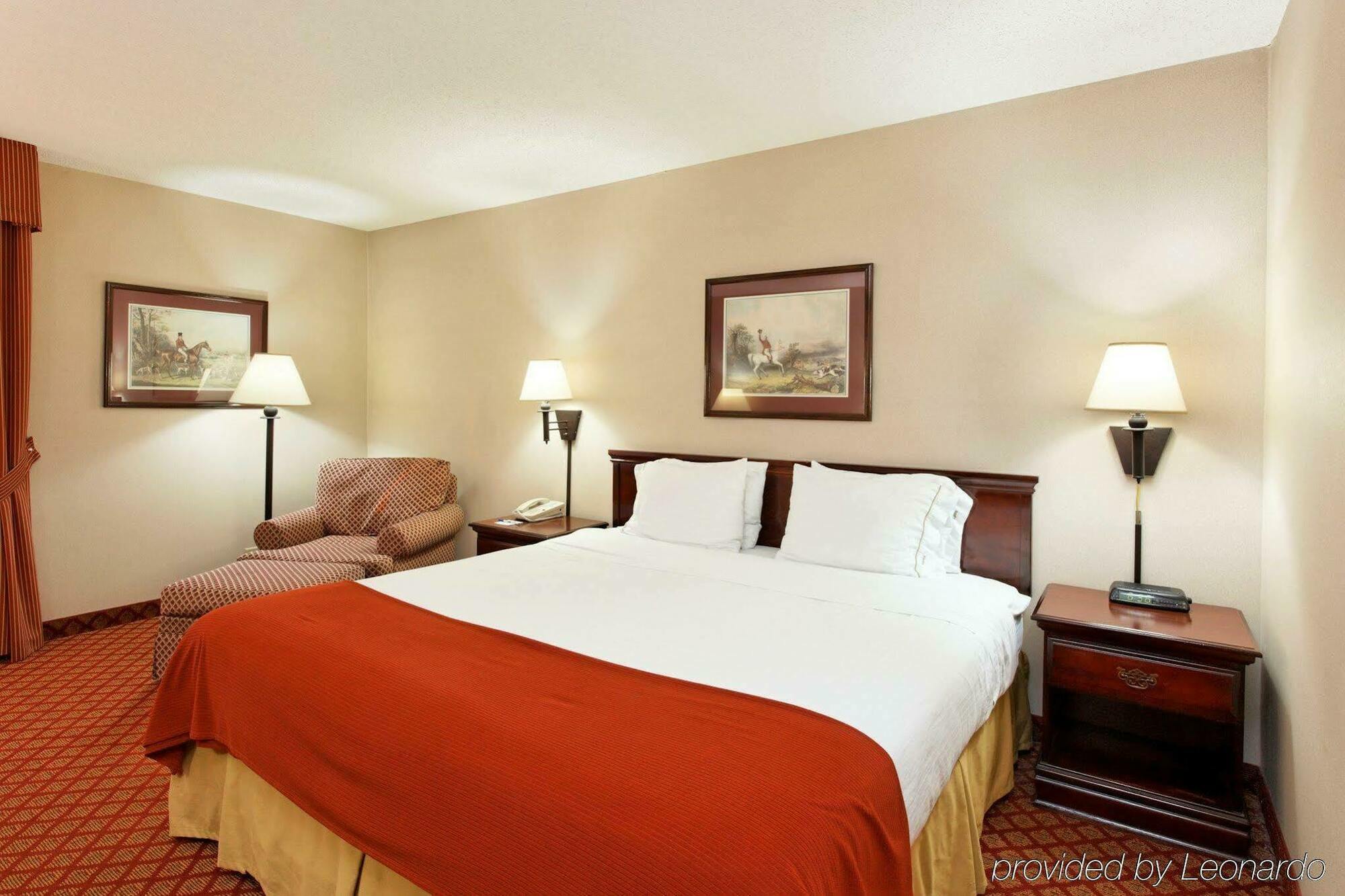 Holiday Inn Express Metropolis By Ihg Buitenkant foto