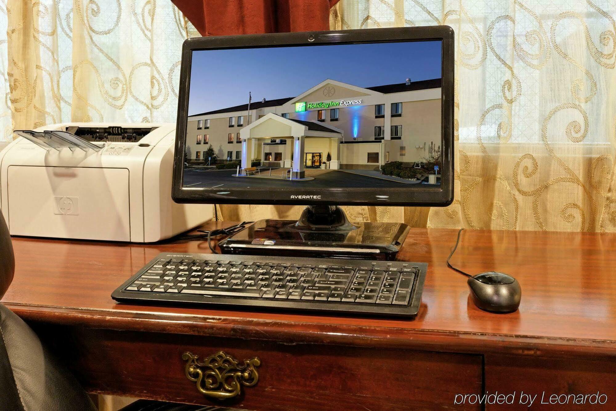Holiday Inn Express Metropolis By Ihg Buitenkant foto