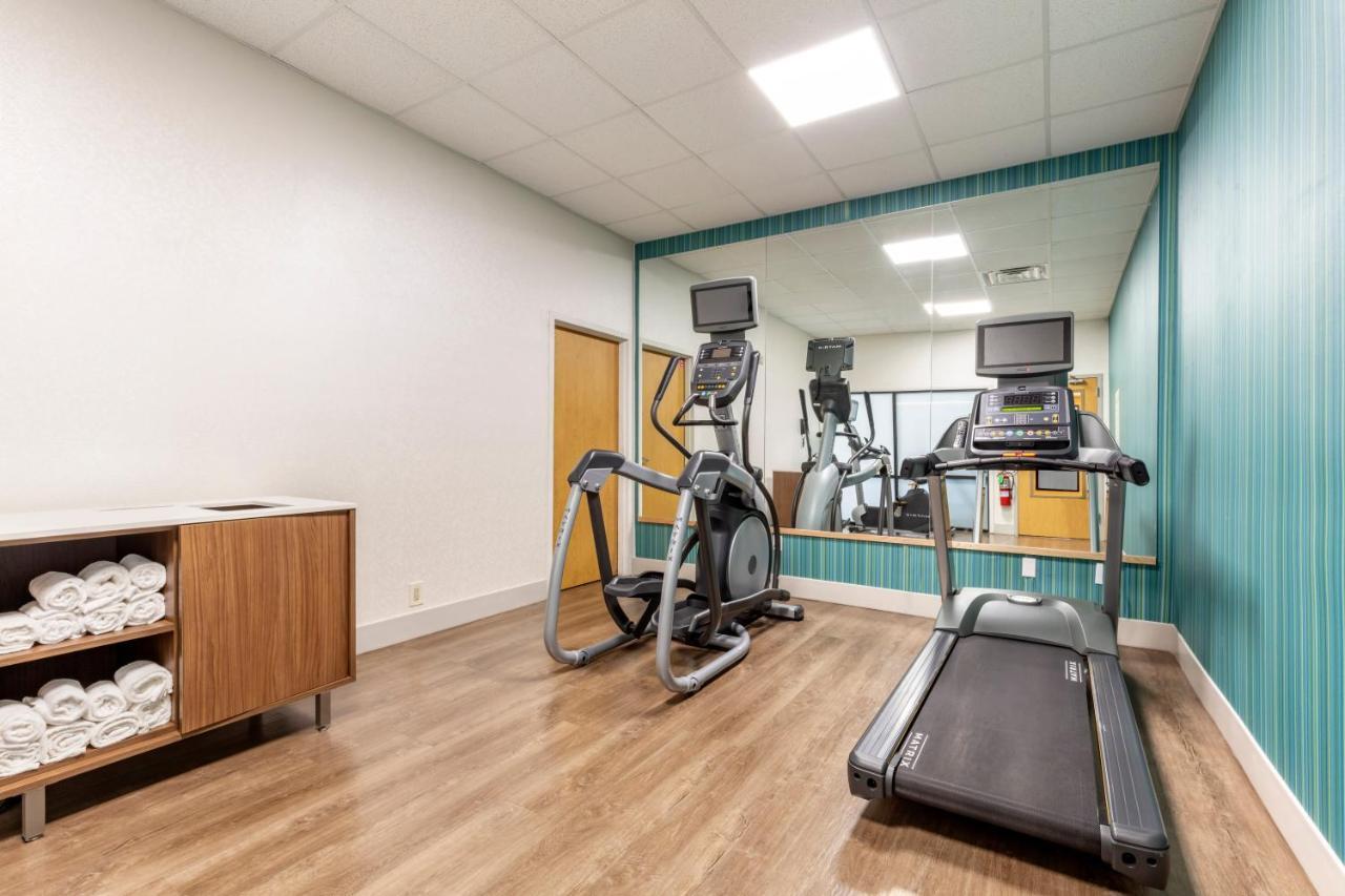 Holiday Inn Express Metropolis By Ihg Buitenkant foto